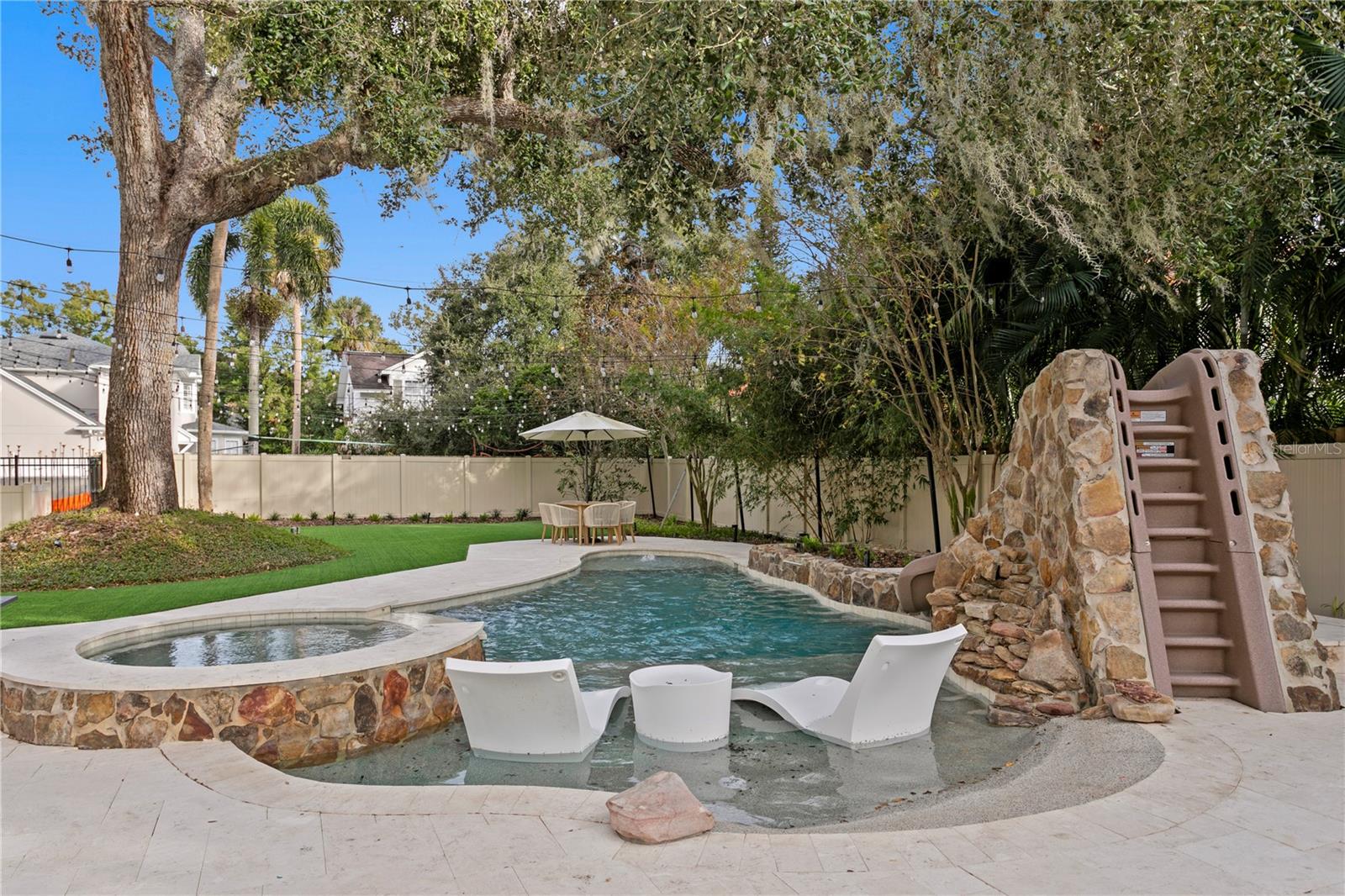 TB8466291 Property Photo