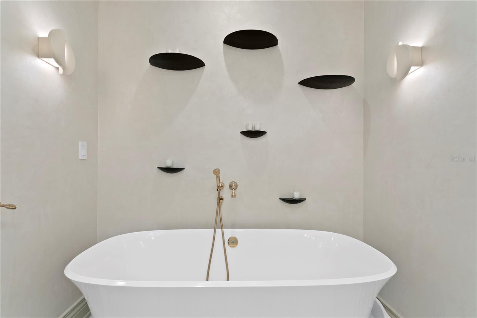 TB8466291 Property Photo