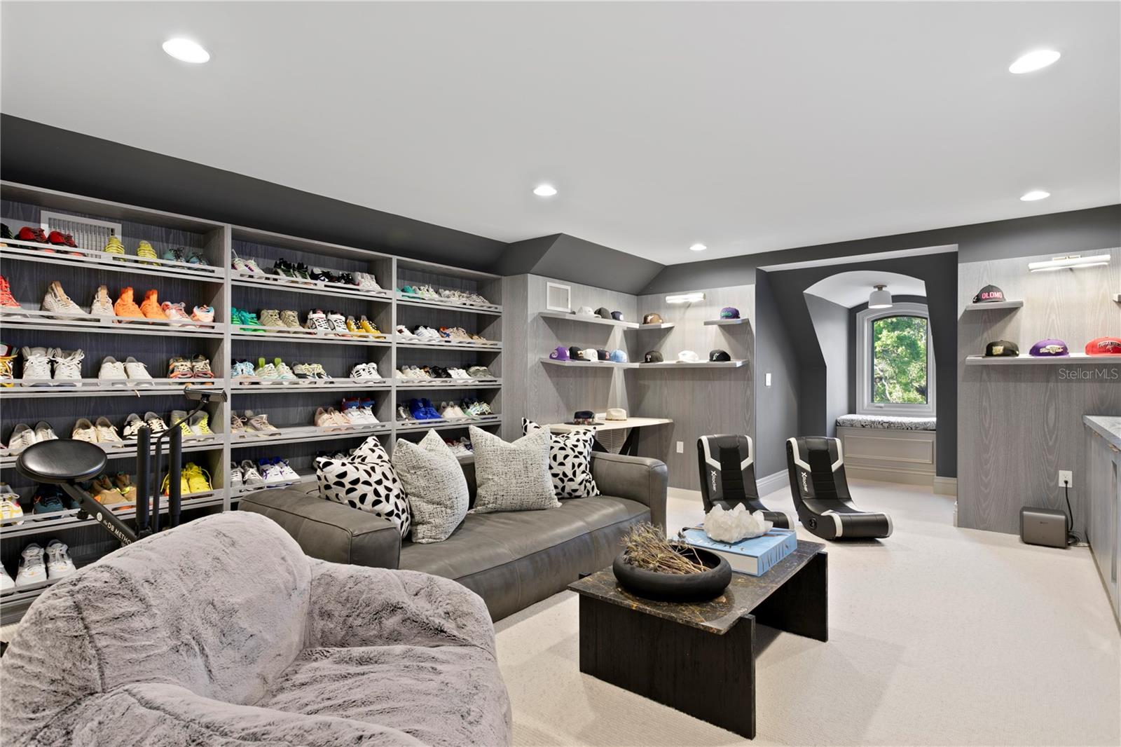 TB8466291 Property Photo