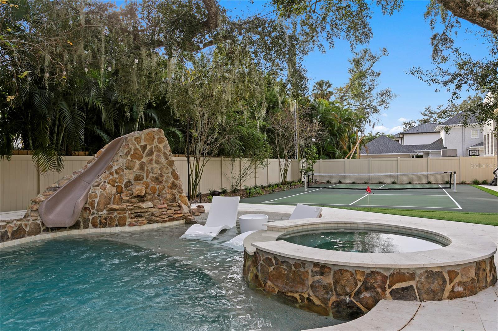 TB8466291 Property Photo