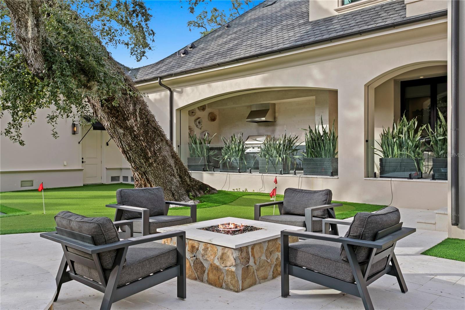 TB8466291 Property Photo