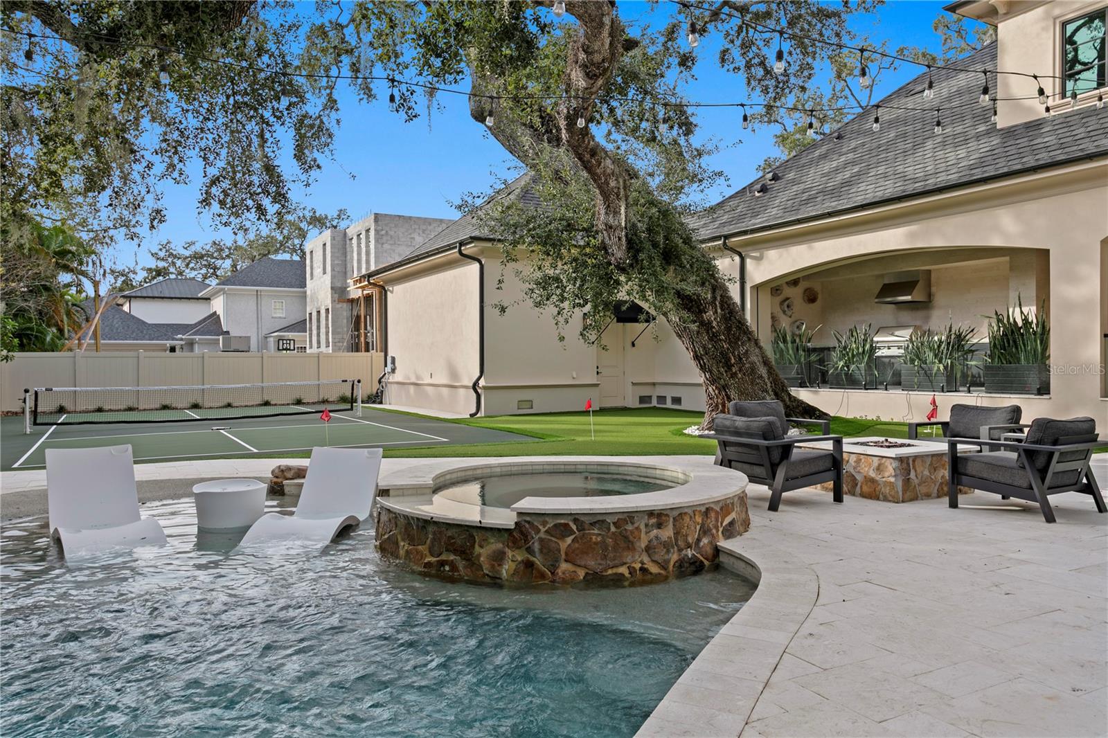 TB8466291 Property Photo