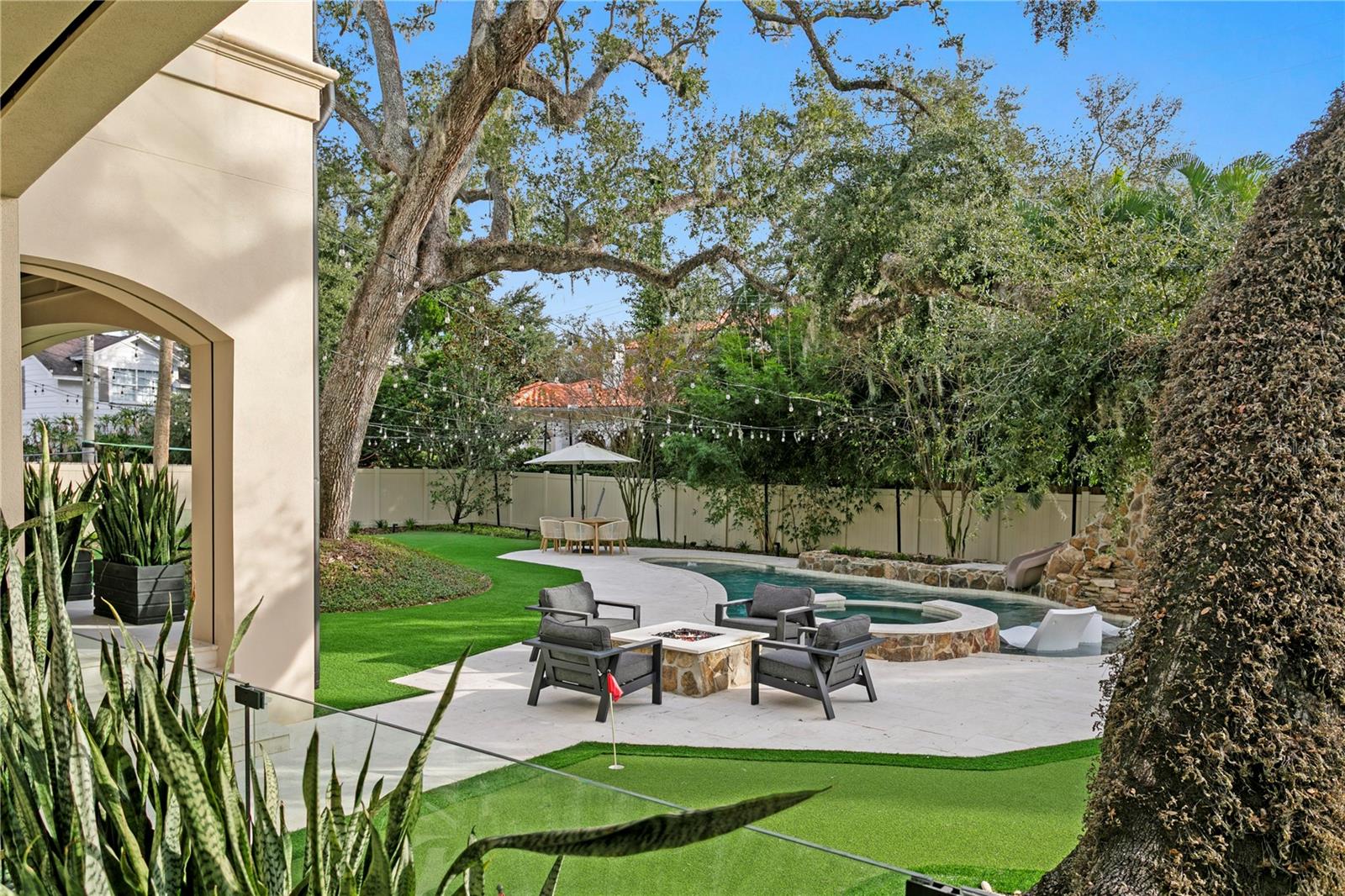 TB8466291 Property Photo