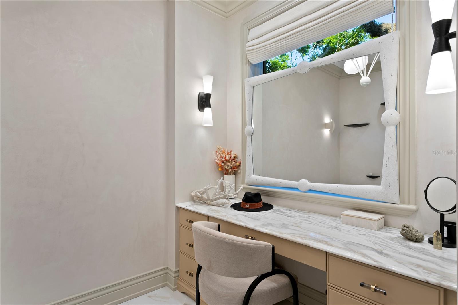 TB8466291 Property Photo