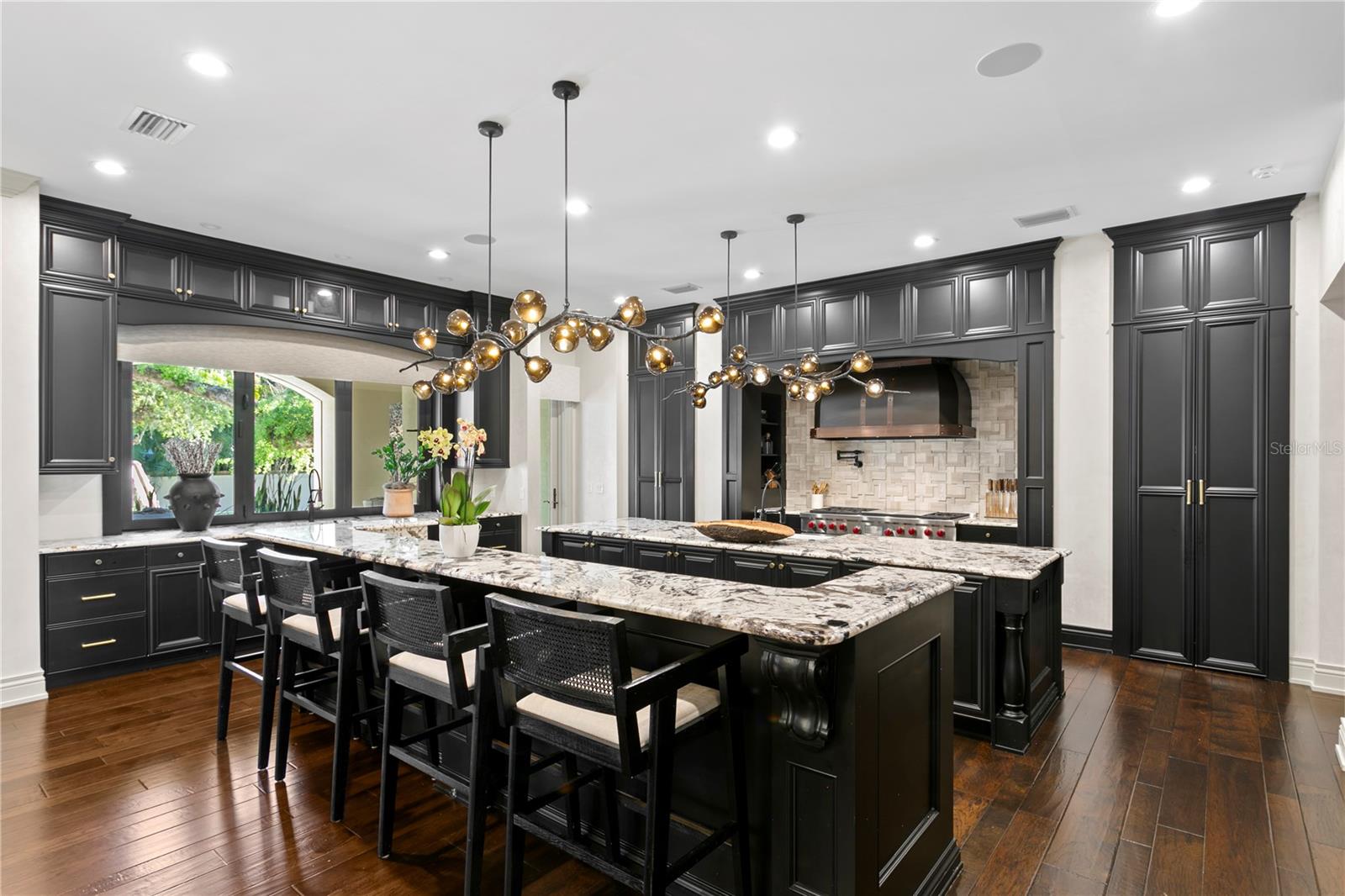 TB8466291 Property Photo