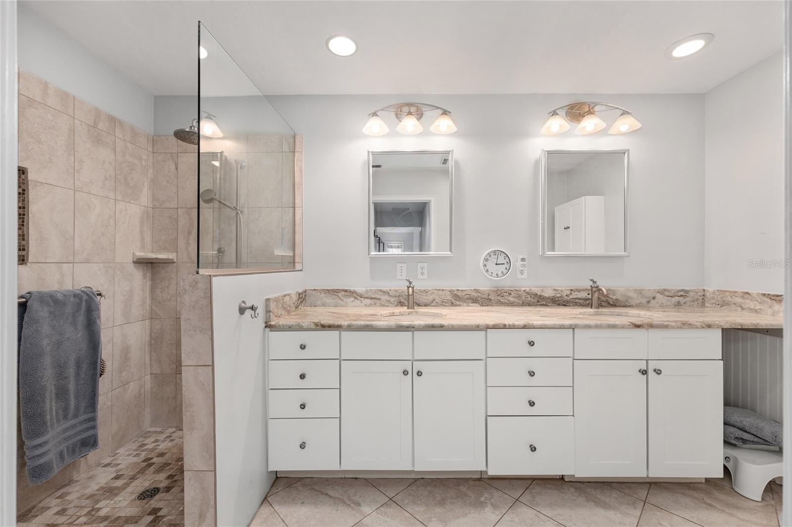 OM716965 Property Photo