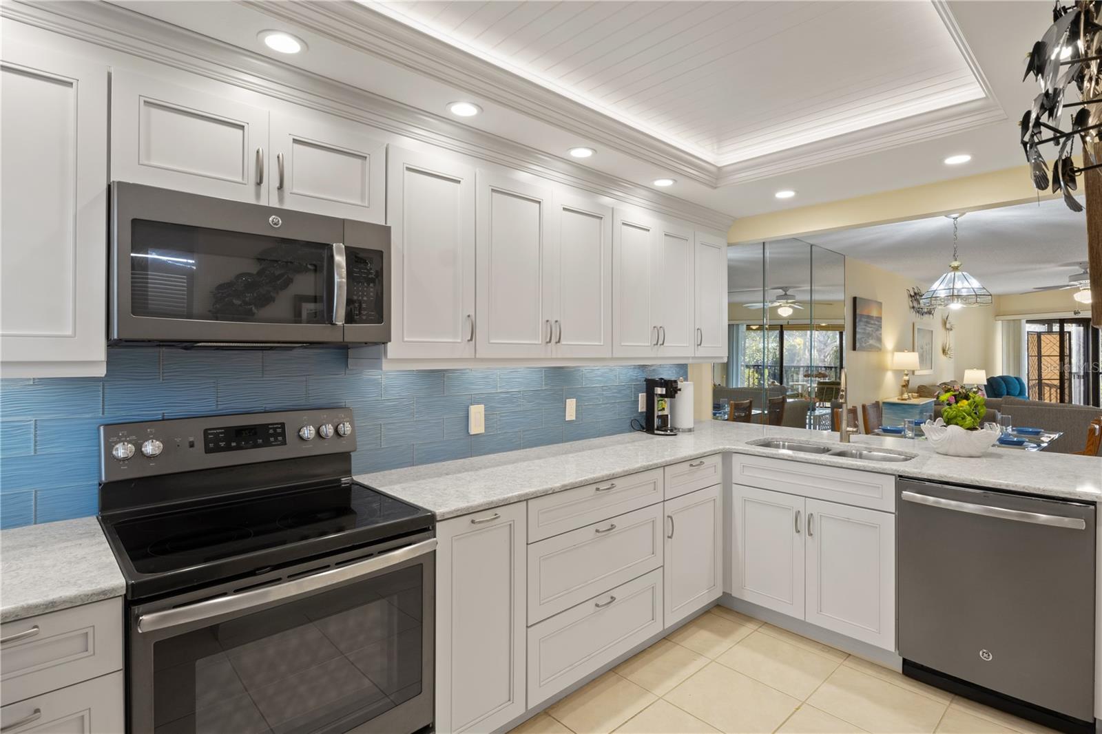 5608 GULF DR #104, HOLMES BEACH, FL, 34217