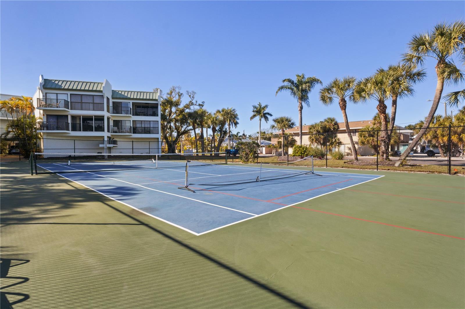 5608 GULF DR #104, HOLMES BEACH, FL, 34217