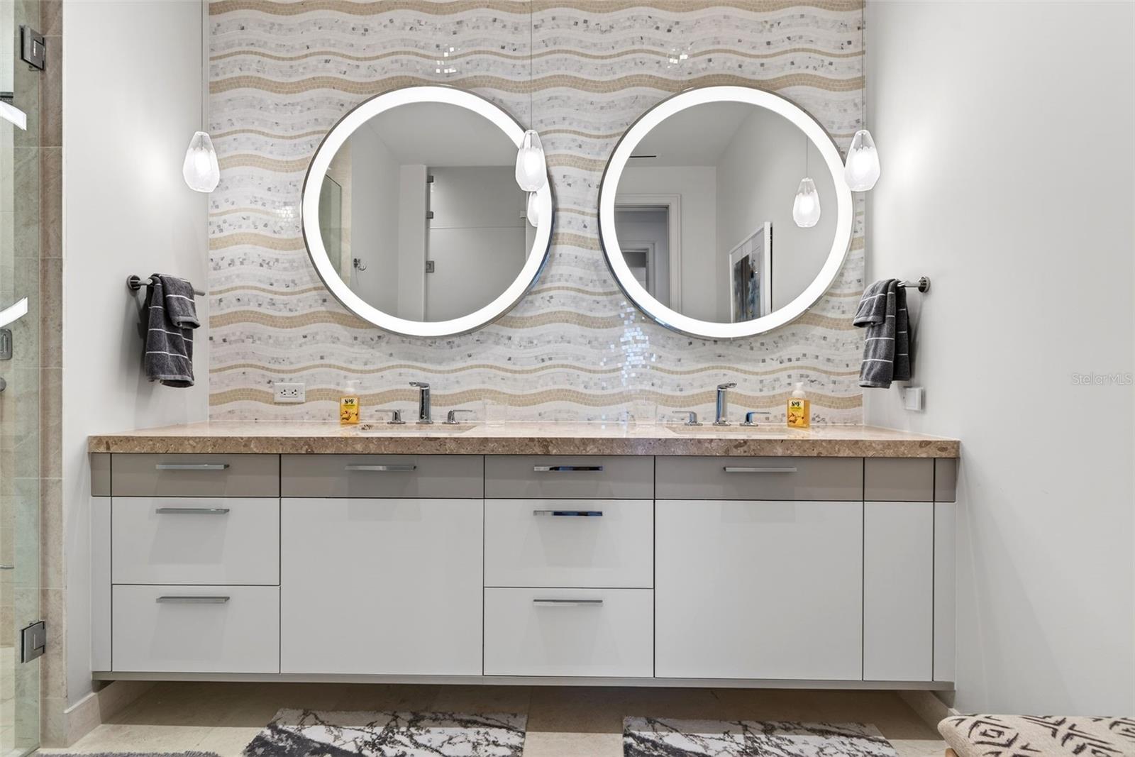 A4679040 Property Photo