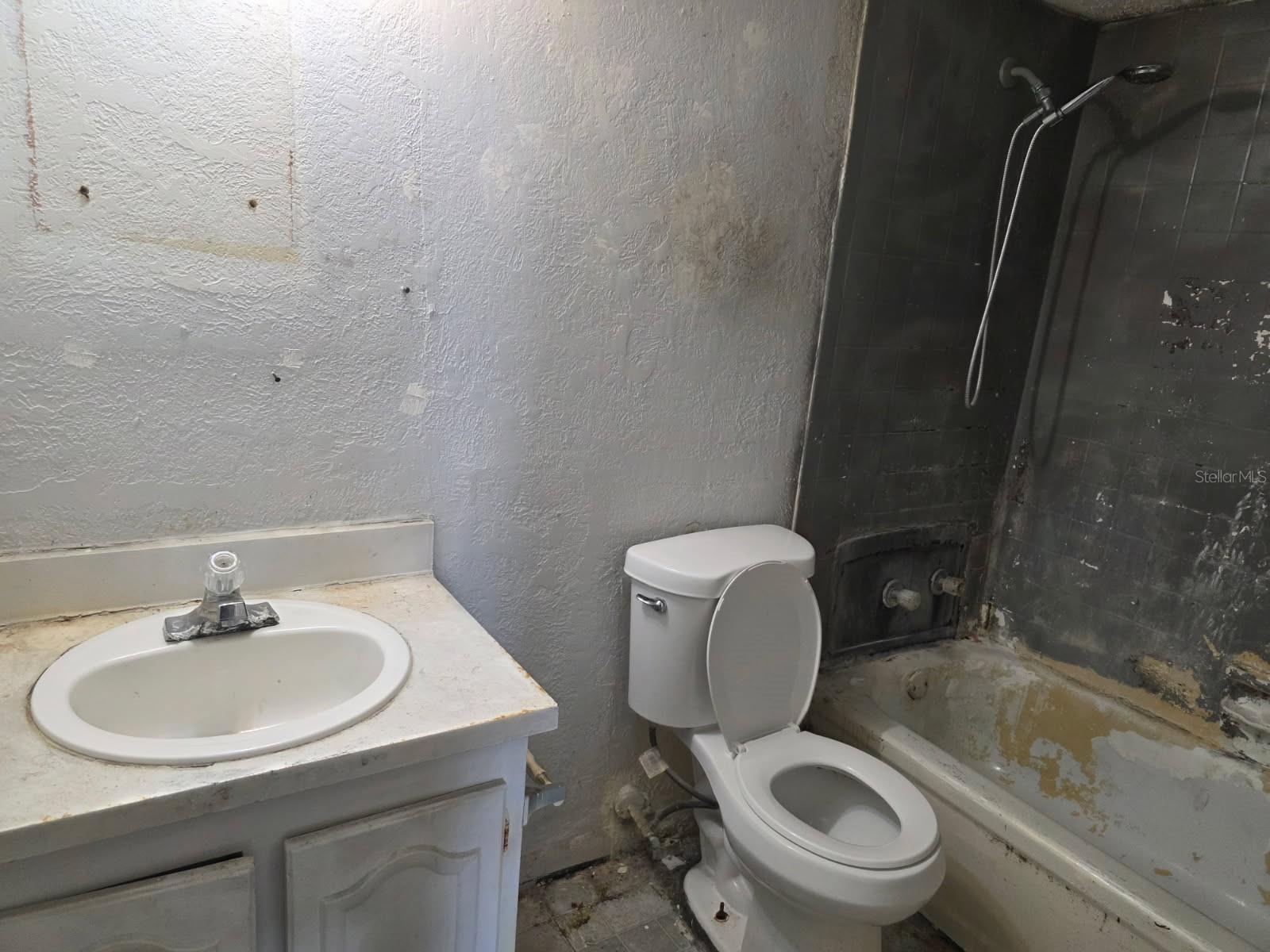 O6375232 Property Photo