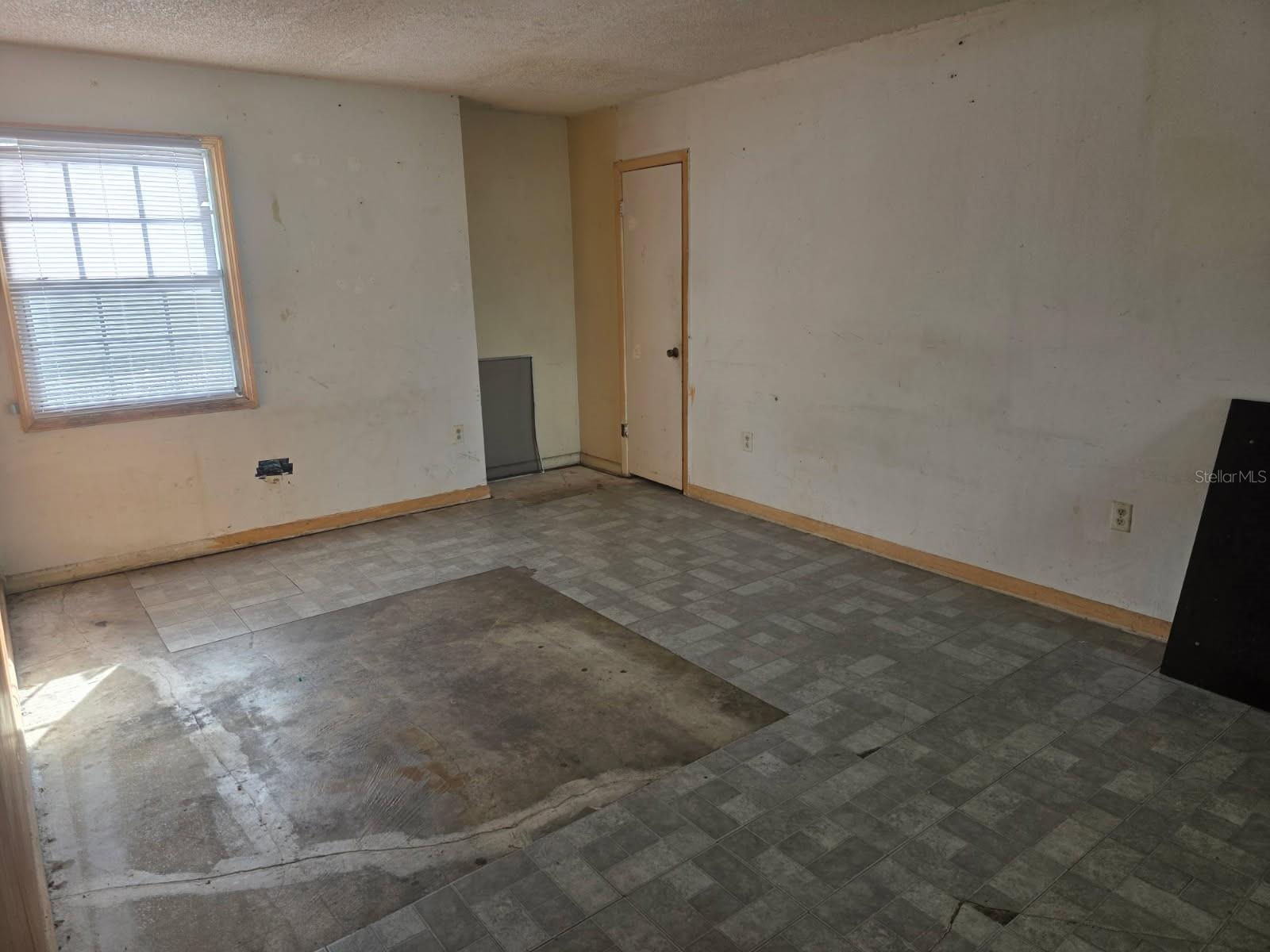 O6375232 Property Photo