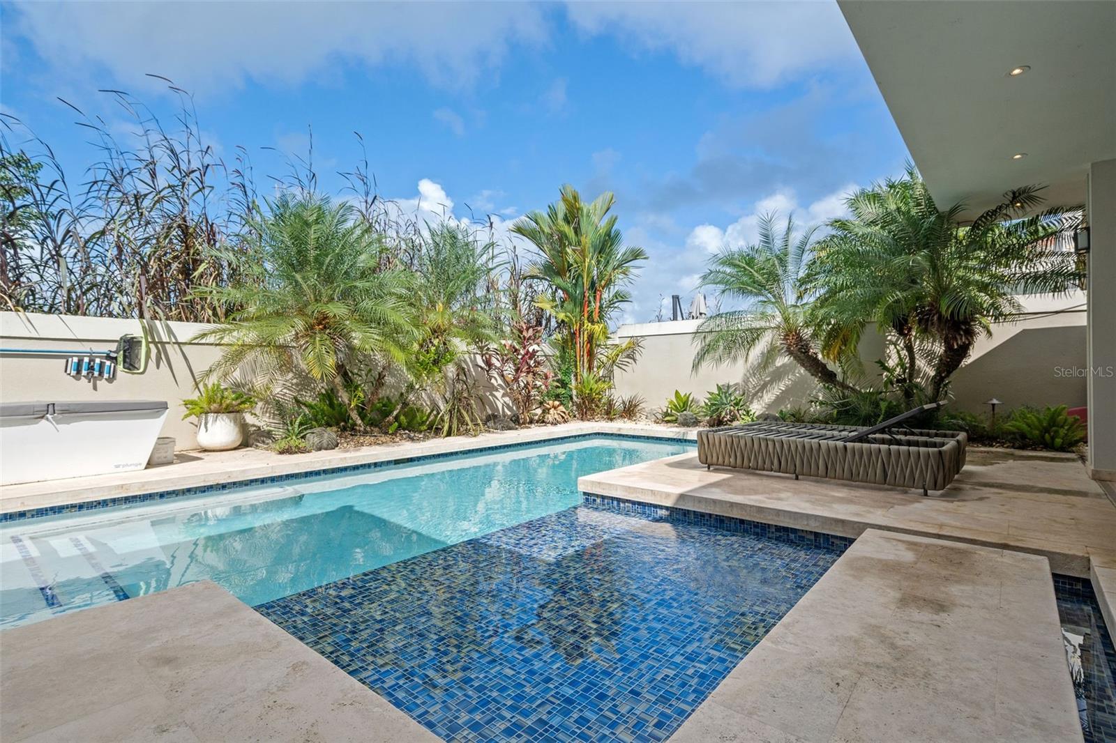 PR9118653 Property Photo