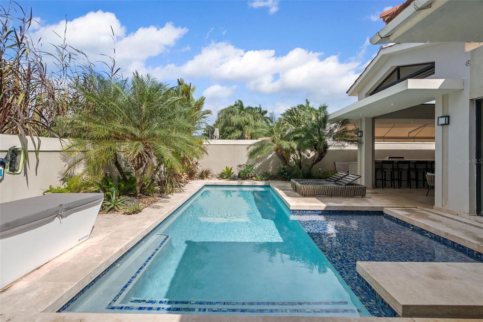 PR9118653 Property Photo