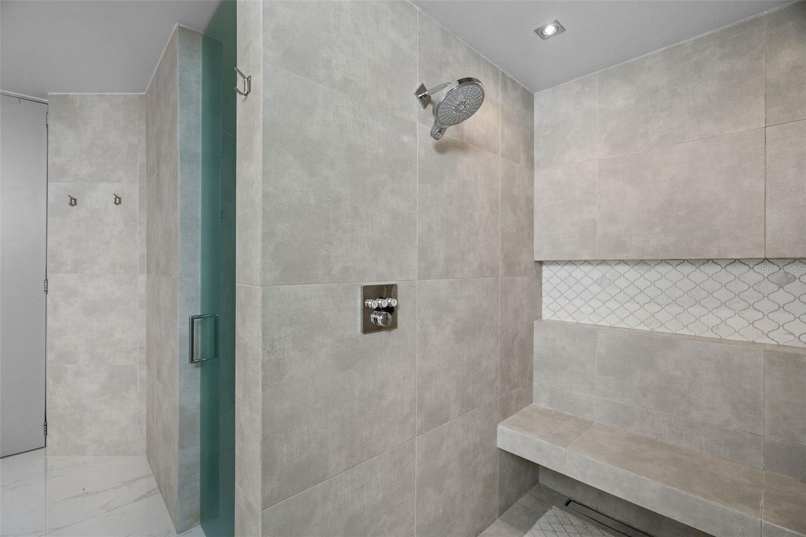 PR9118653 Property Photo