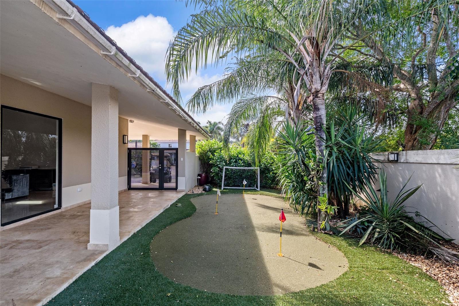 PR9118653 Property Photo