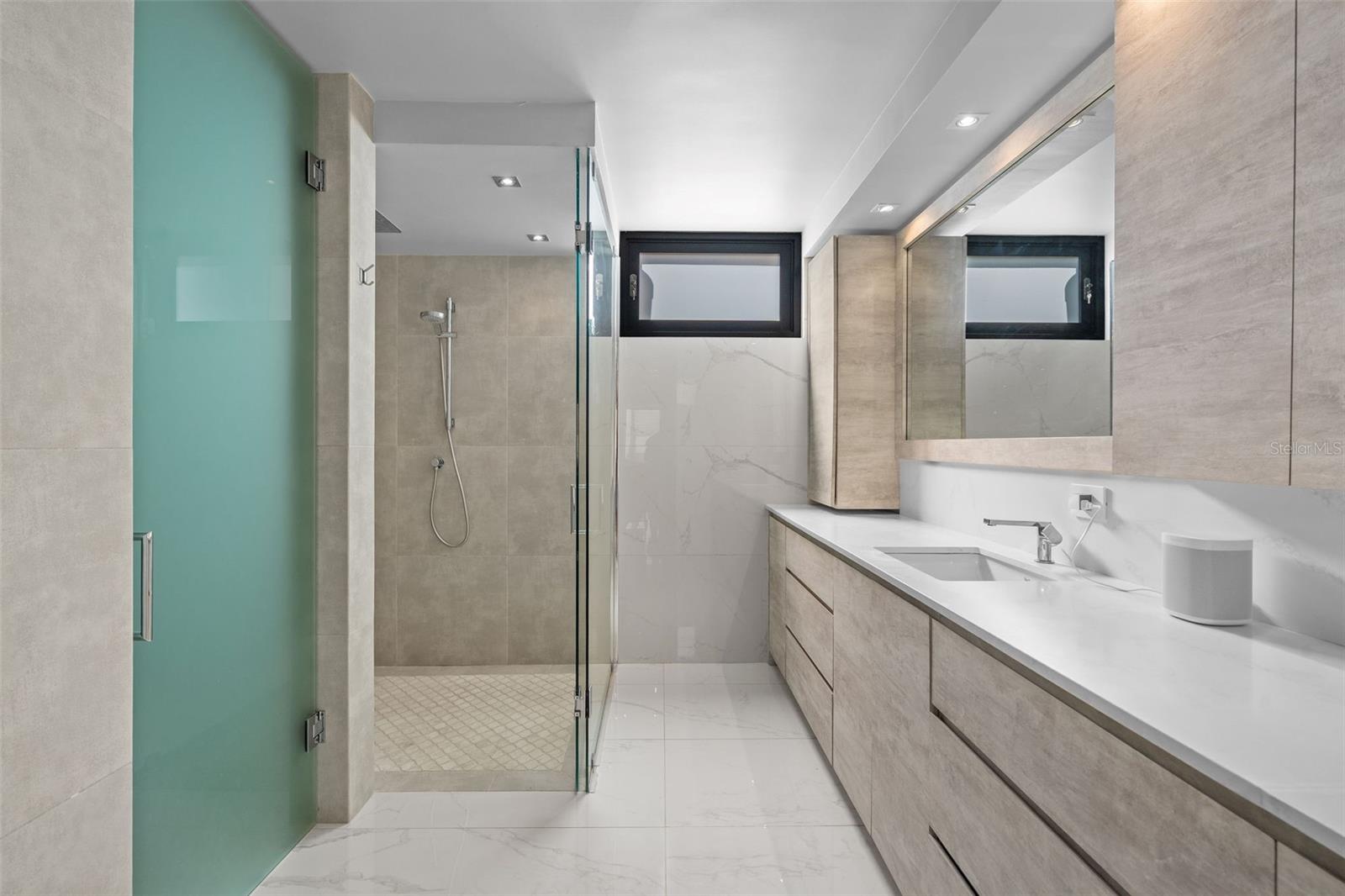 PR9118653 Property Photo