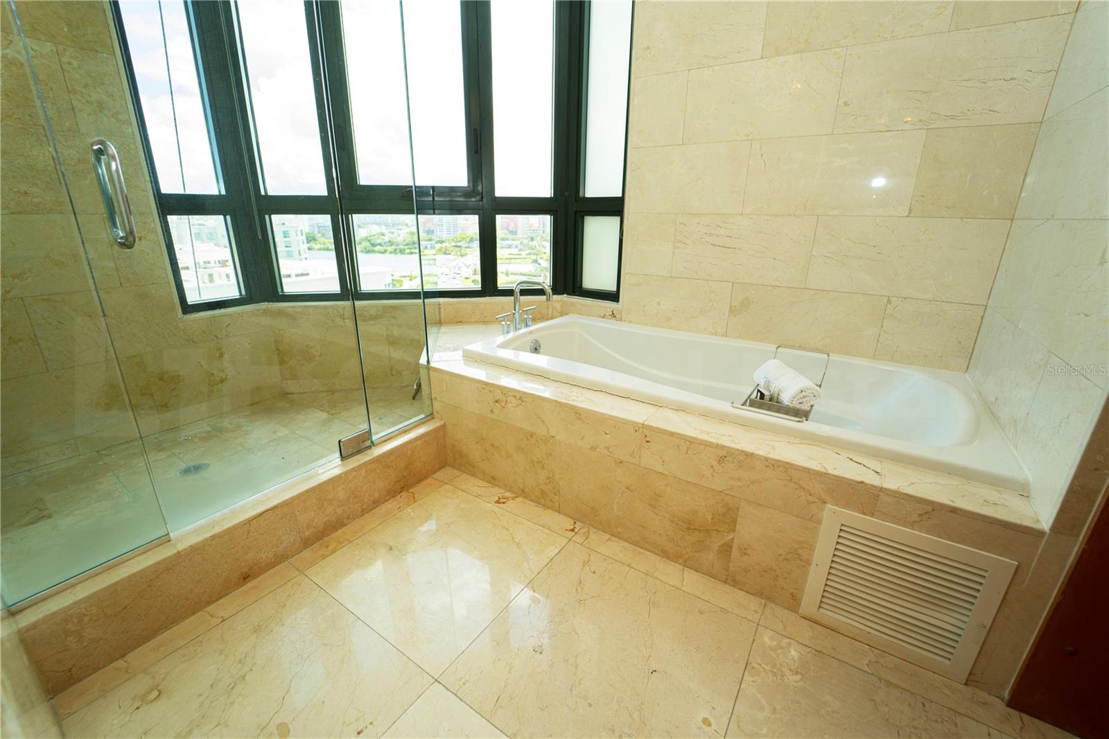 PR9118654 Property Photo