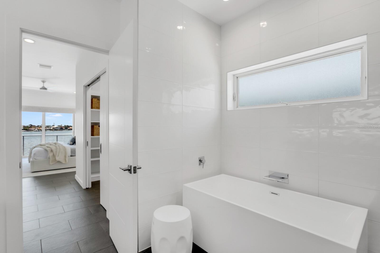 TB8466508 Property Photo