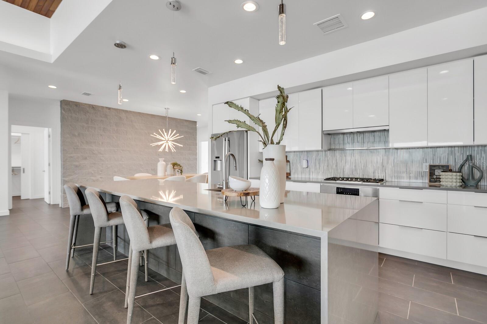 TB8466508 Property Photo