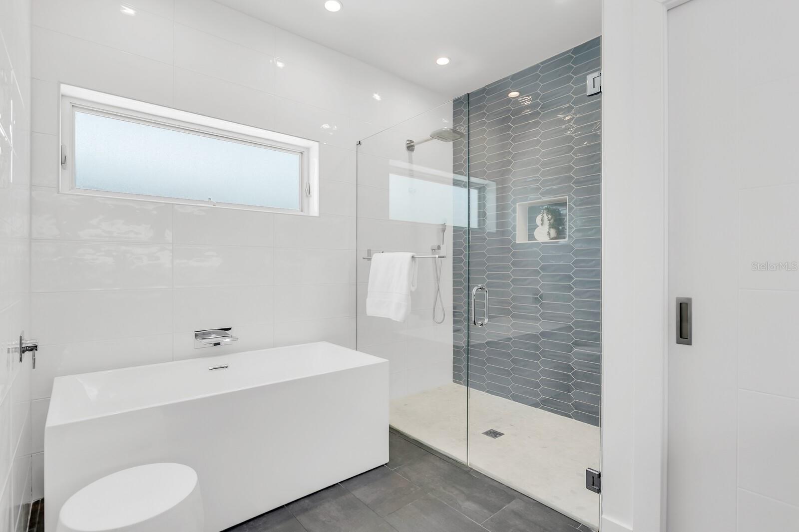 TB8466508 Property Photo