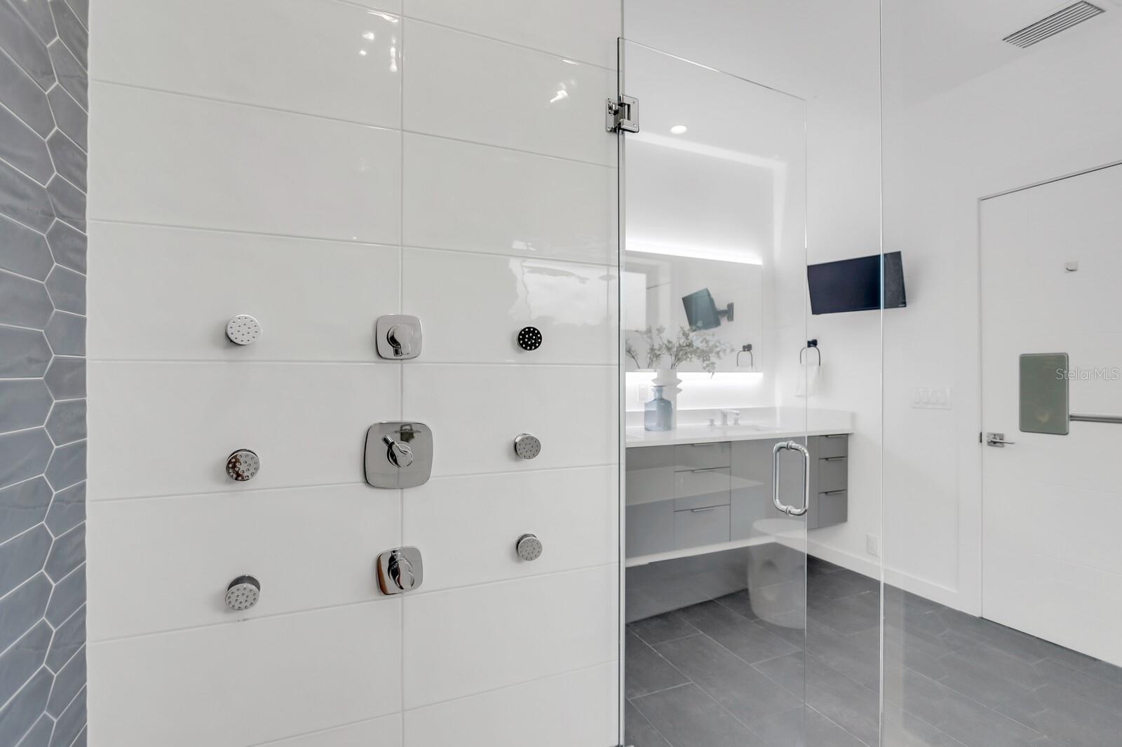 TB8466508 Property Photo