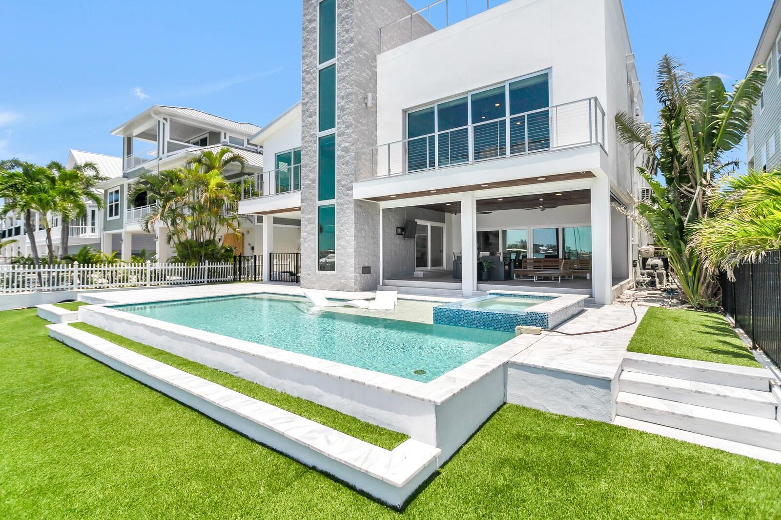 TB8466508 Property Photo