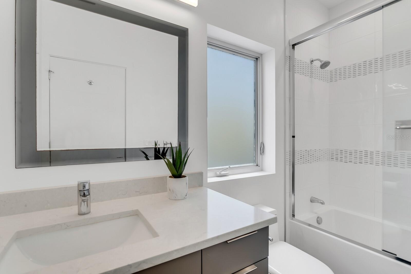 TB8466508 Property Photo