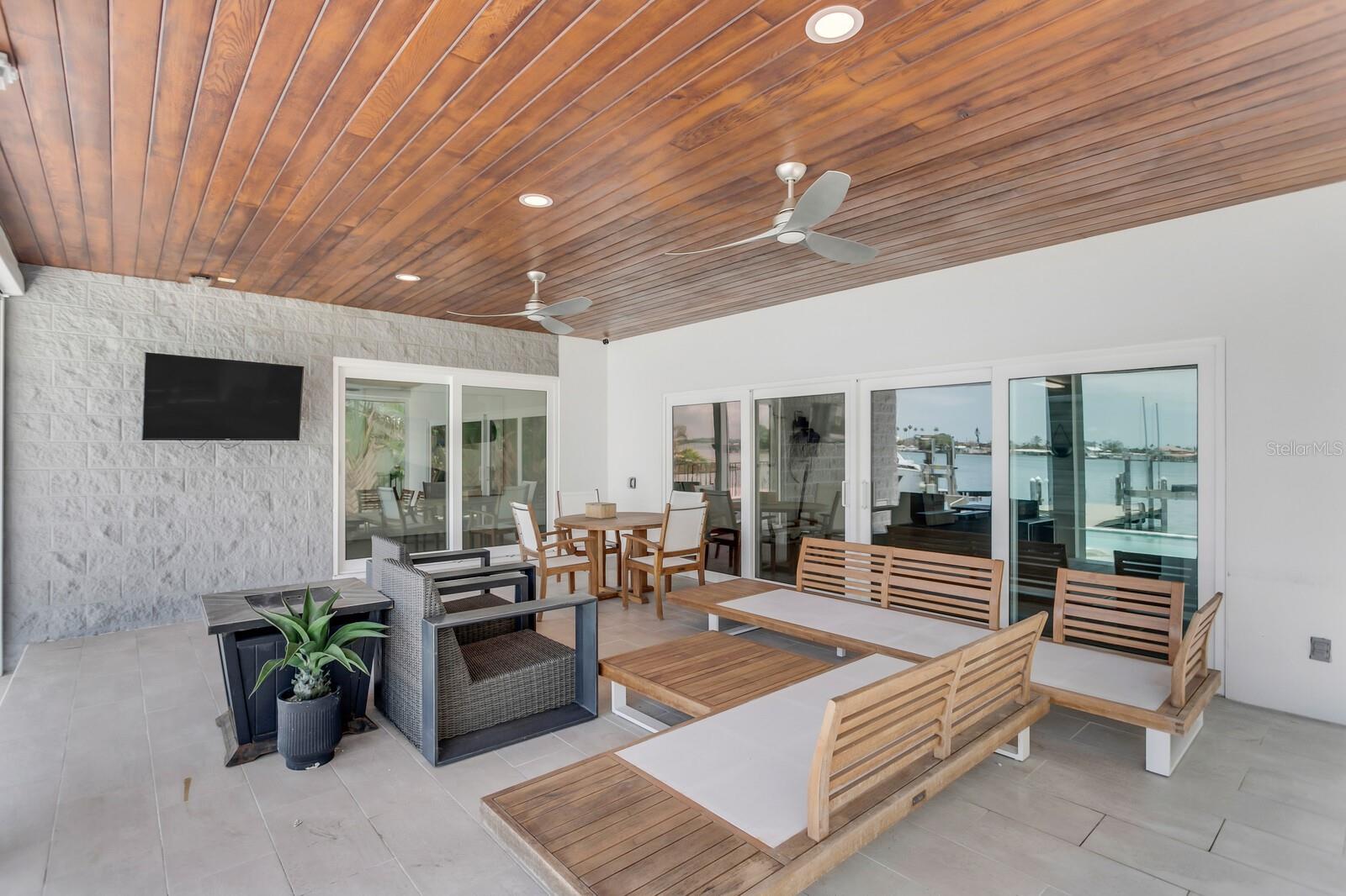 TB8466508 Property Photo