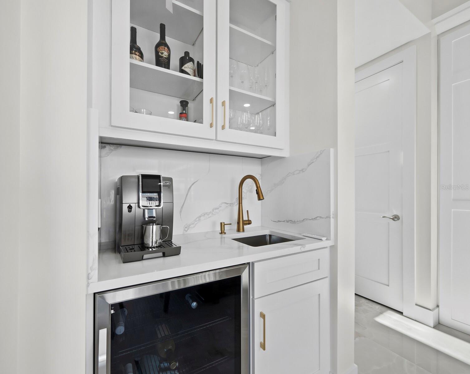 635 JUNGLE QUEEN WAY, LONGBOAT KEY, FL, 34228