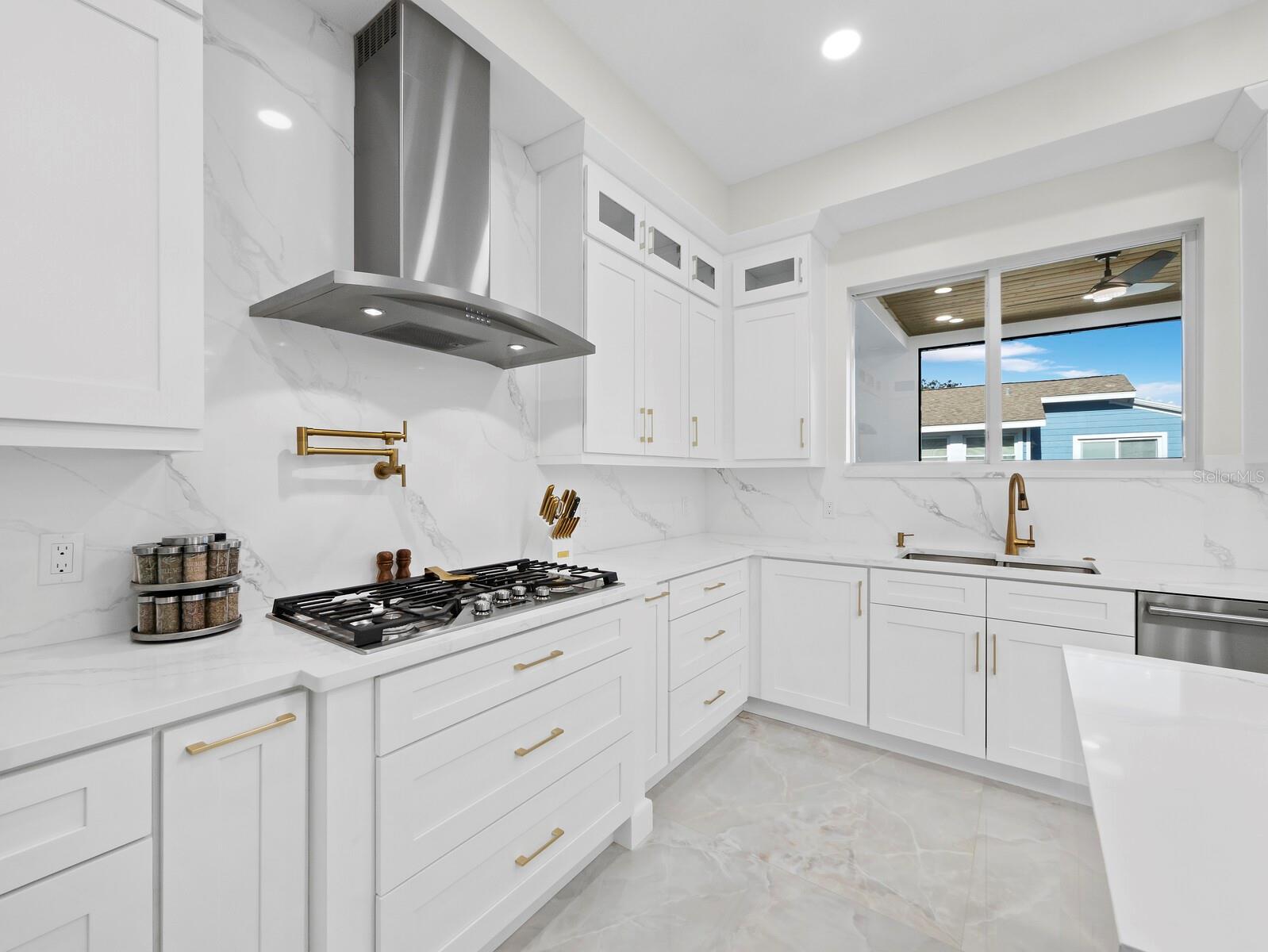 635 JUNGLE QUEEN WAY, LONGBOAT KEY, FL, 34228