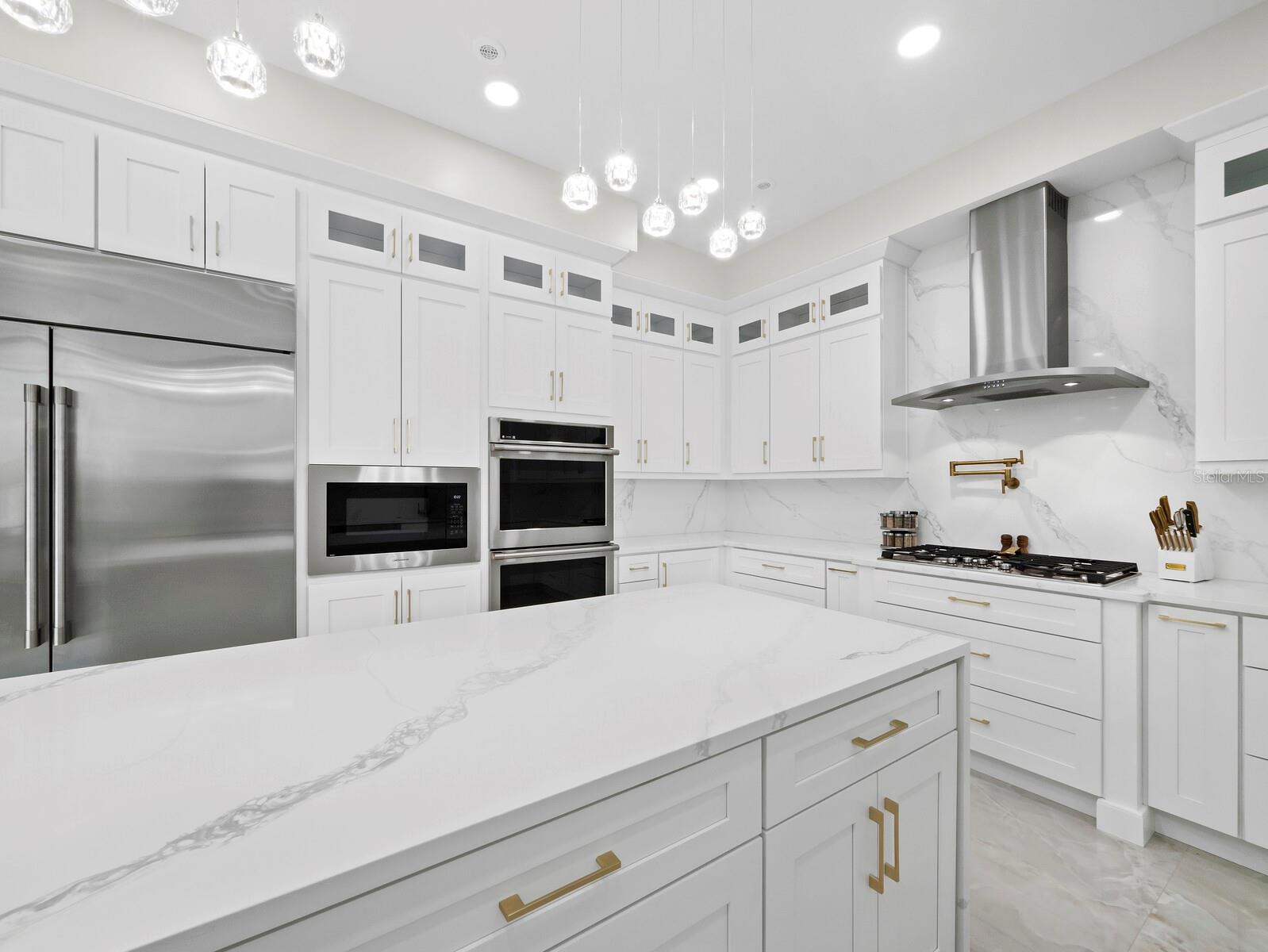 635 JUNGLE QUEEN WAY, LONGBOAT KEY, FL, 34228