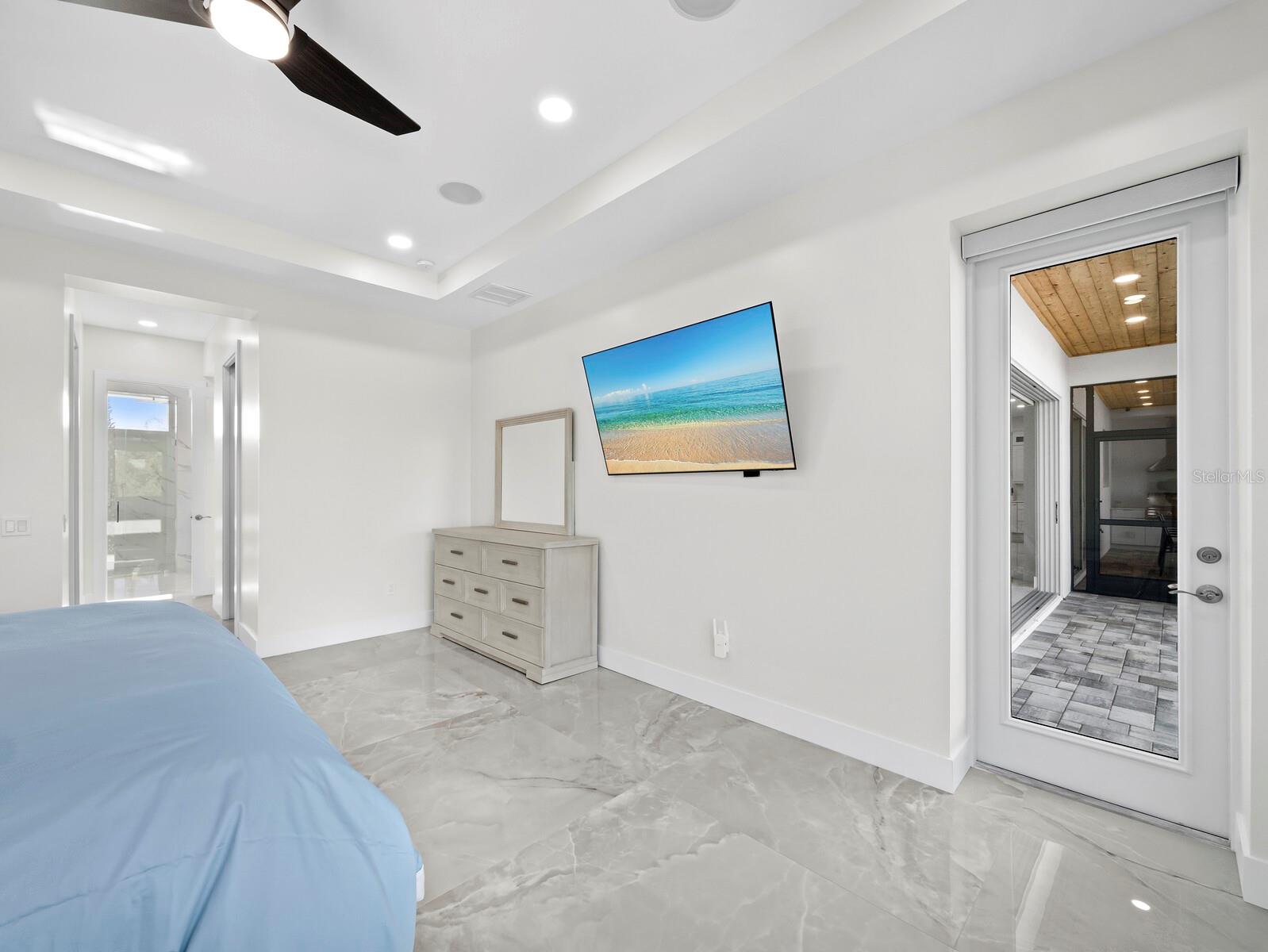635 JUNGLE QUEEN WAY, LONGBOAT KEY, FL, 34228