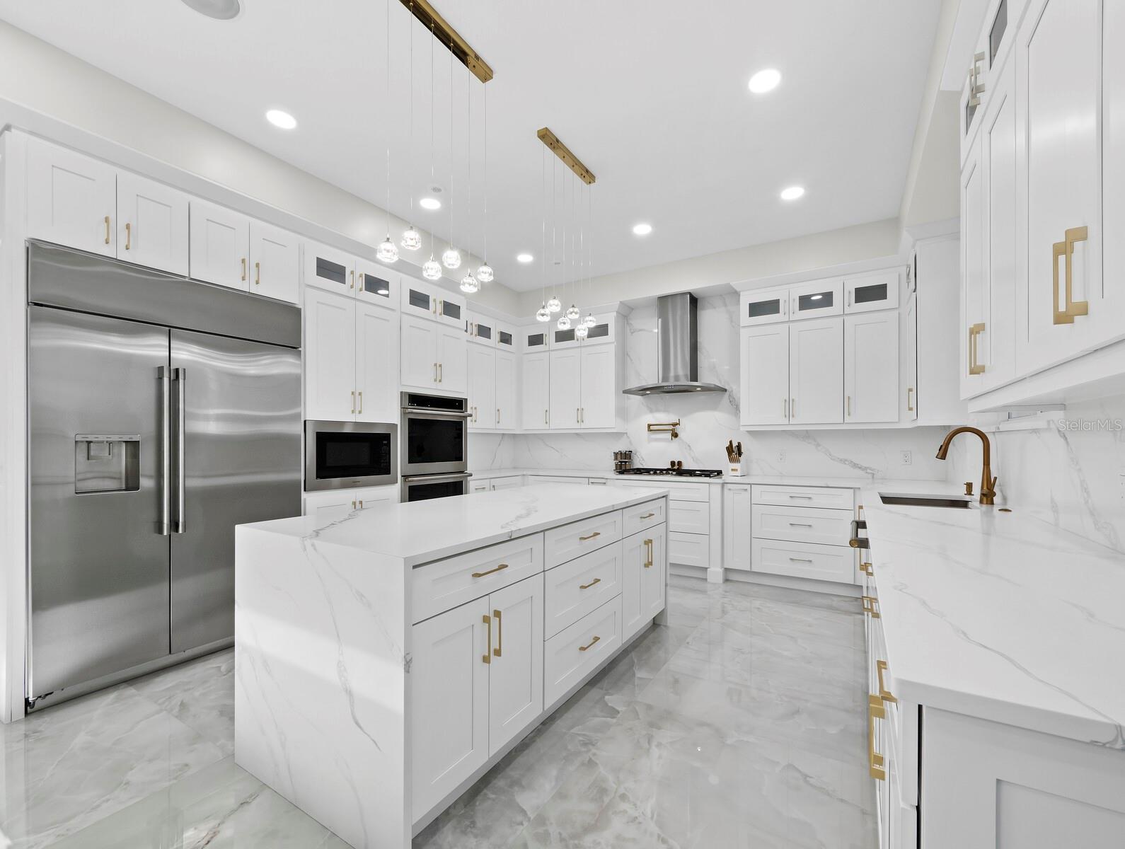 635 JUNGLE QUEEN WAY, LONGBOAT KEY, FL, 34228