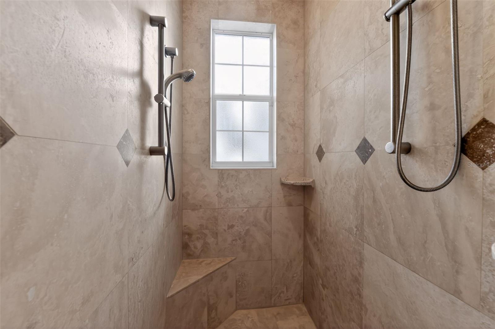 O6375298 Property Photo