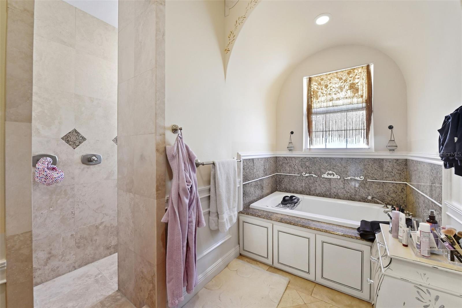 O6375298 Property Photo