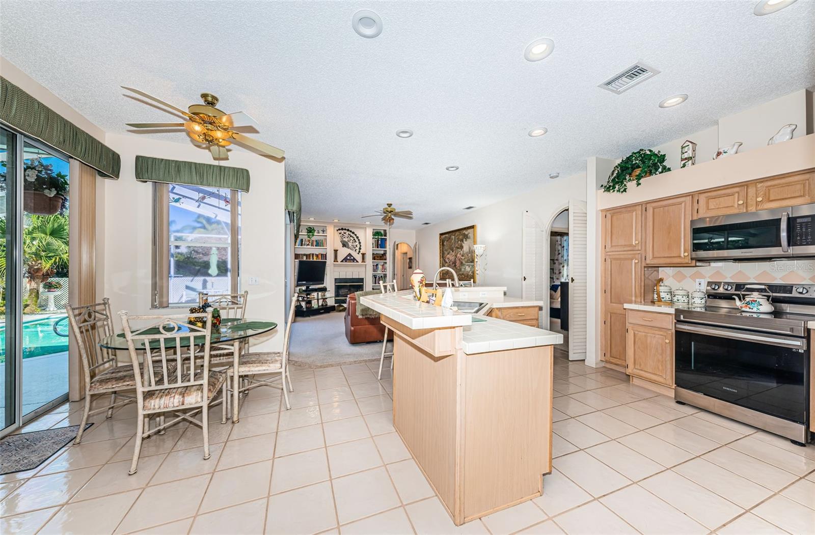 2700 JARVIS CIR, PALM HARBOR, FL, 34683