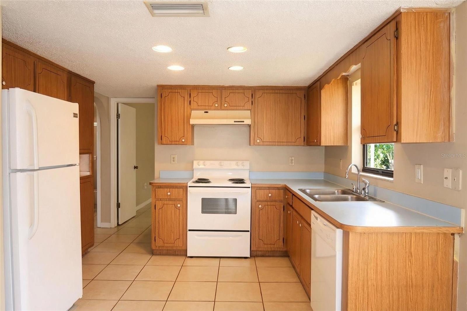 TB8466605 Property Photo