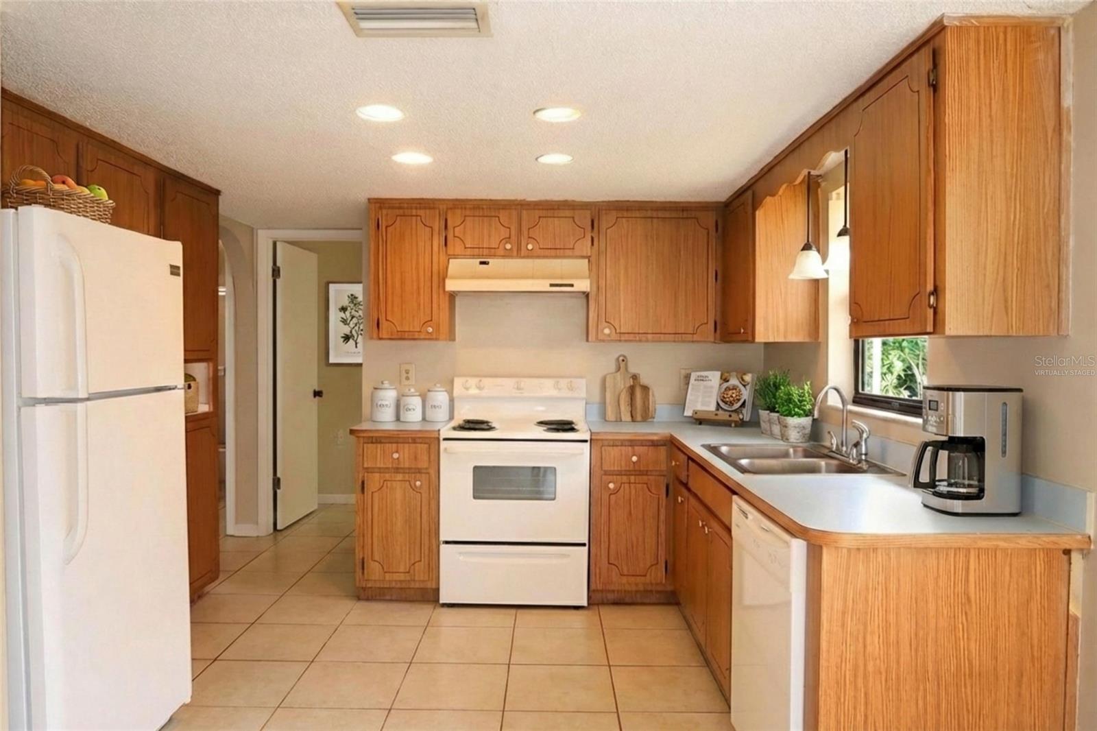 TB8466605 Property Photo