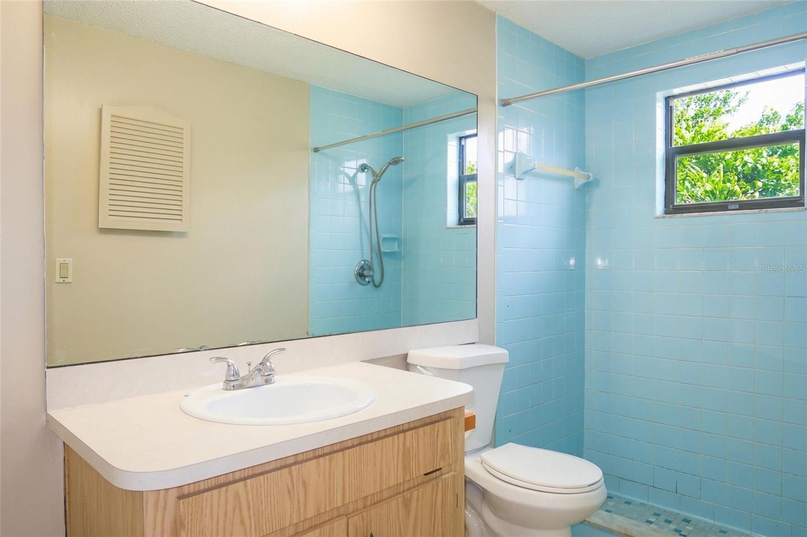 TB8466605 Property Photo