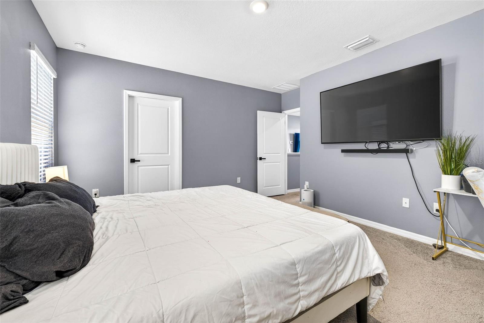Bedroom fits a king sized bed + additional seating or a work from home space.