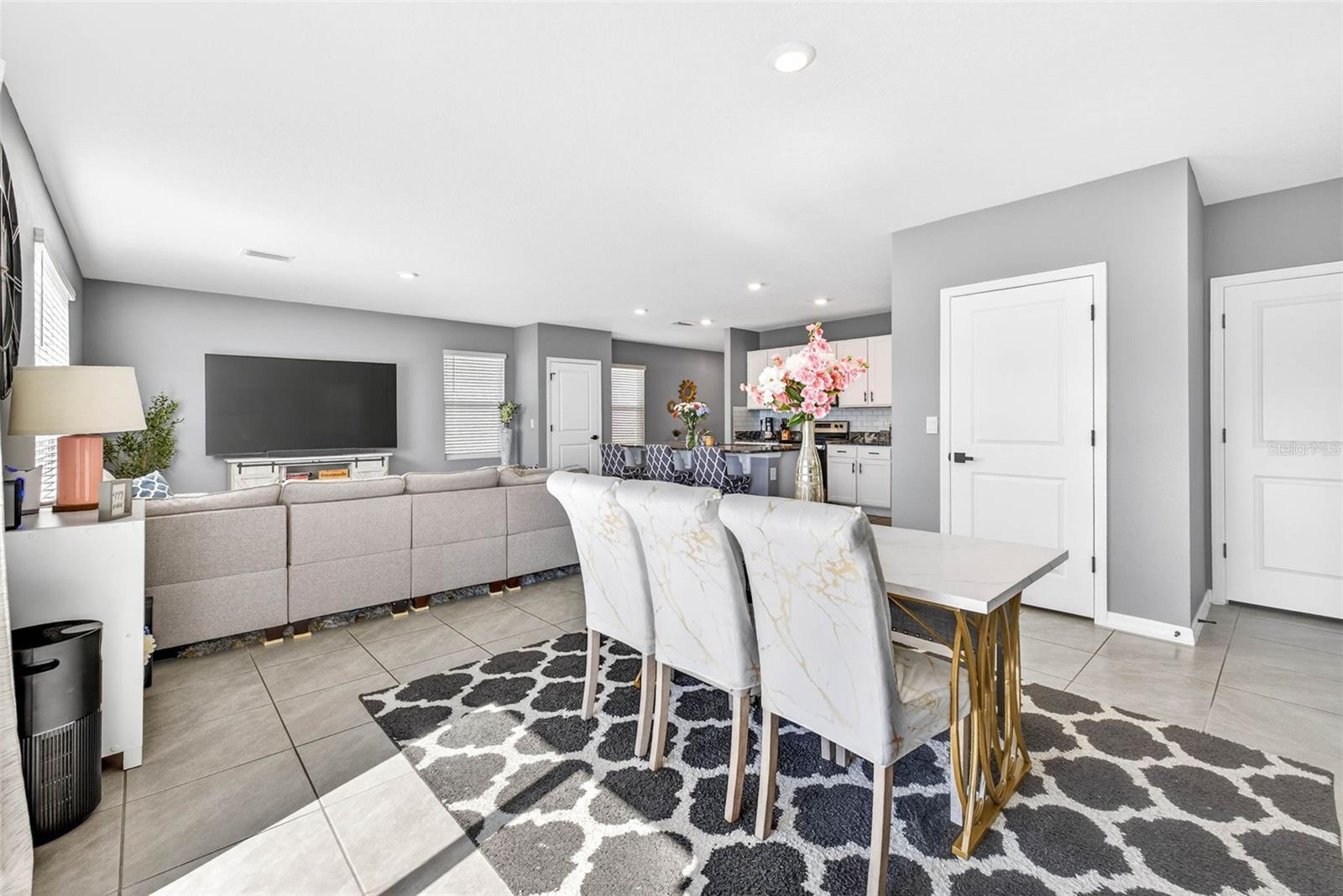 Great space to entertain with indoor/outdoor accessibility.