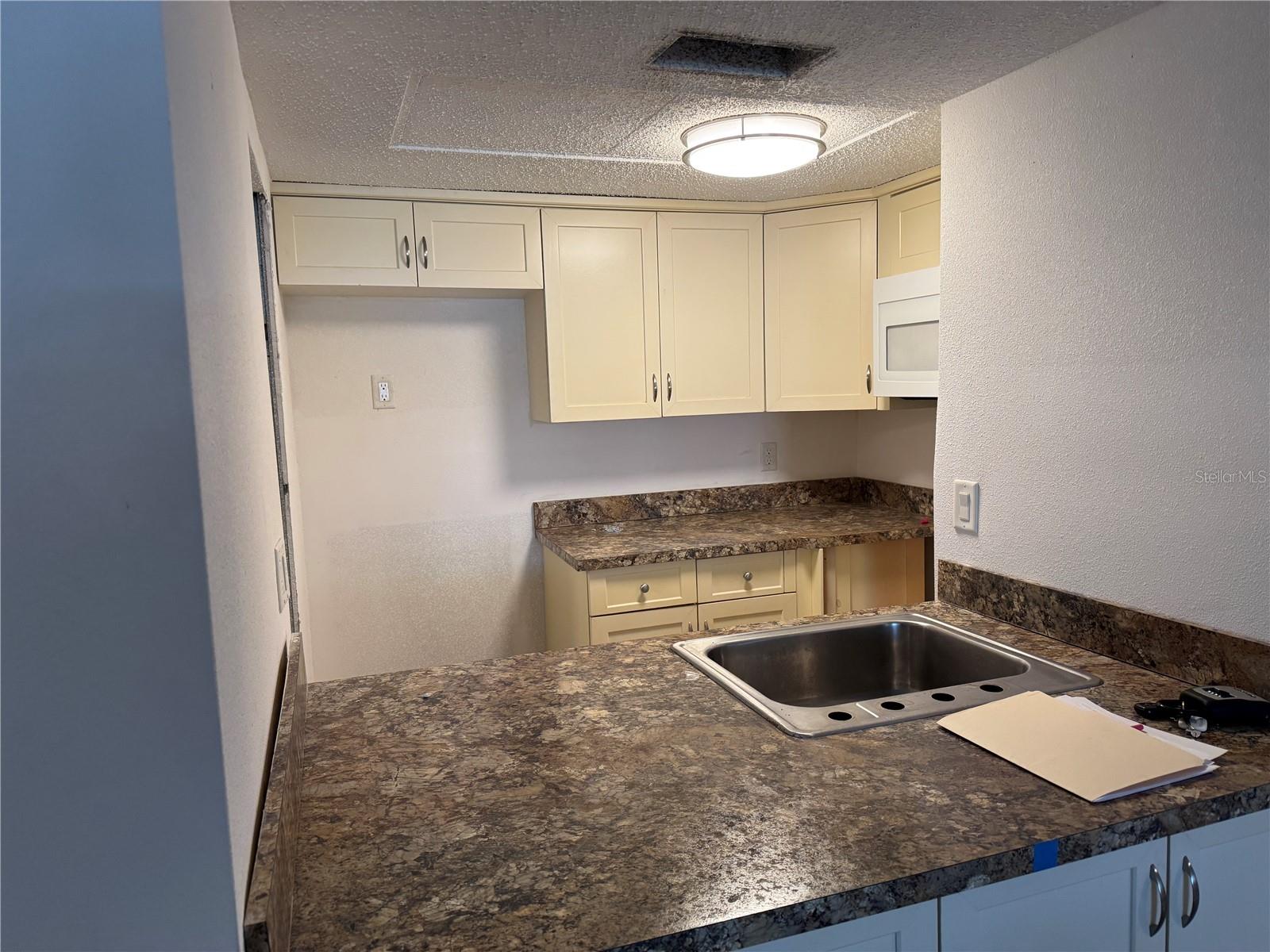 W7882239 Property Photo