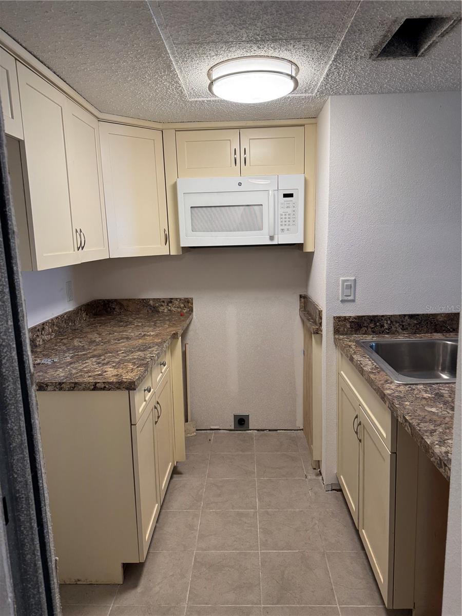 W7882239 Property Photo