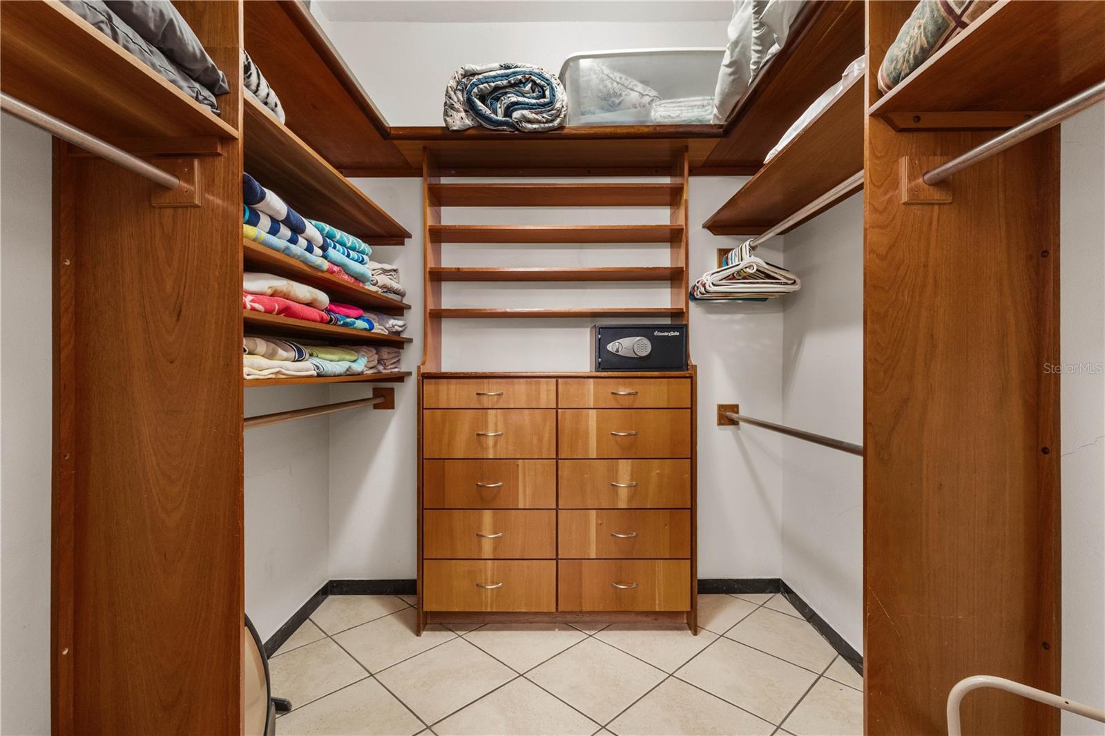 PR9118671 Property Photo