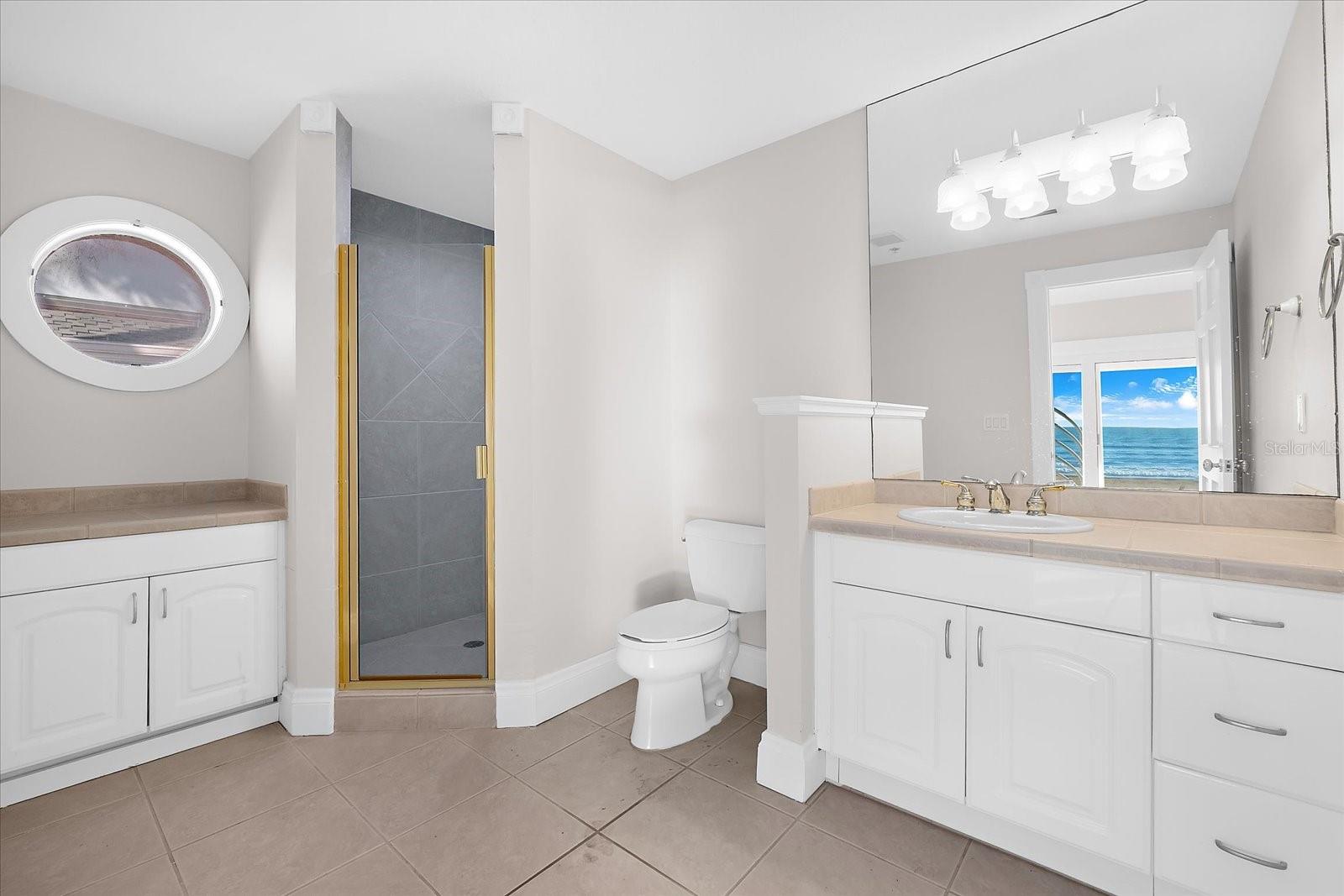 TB8466775 Property Photo