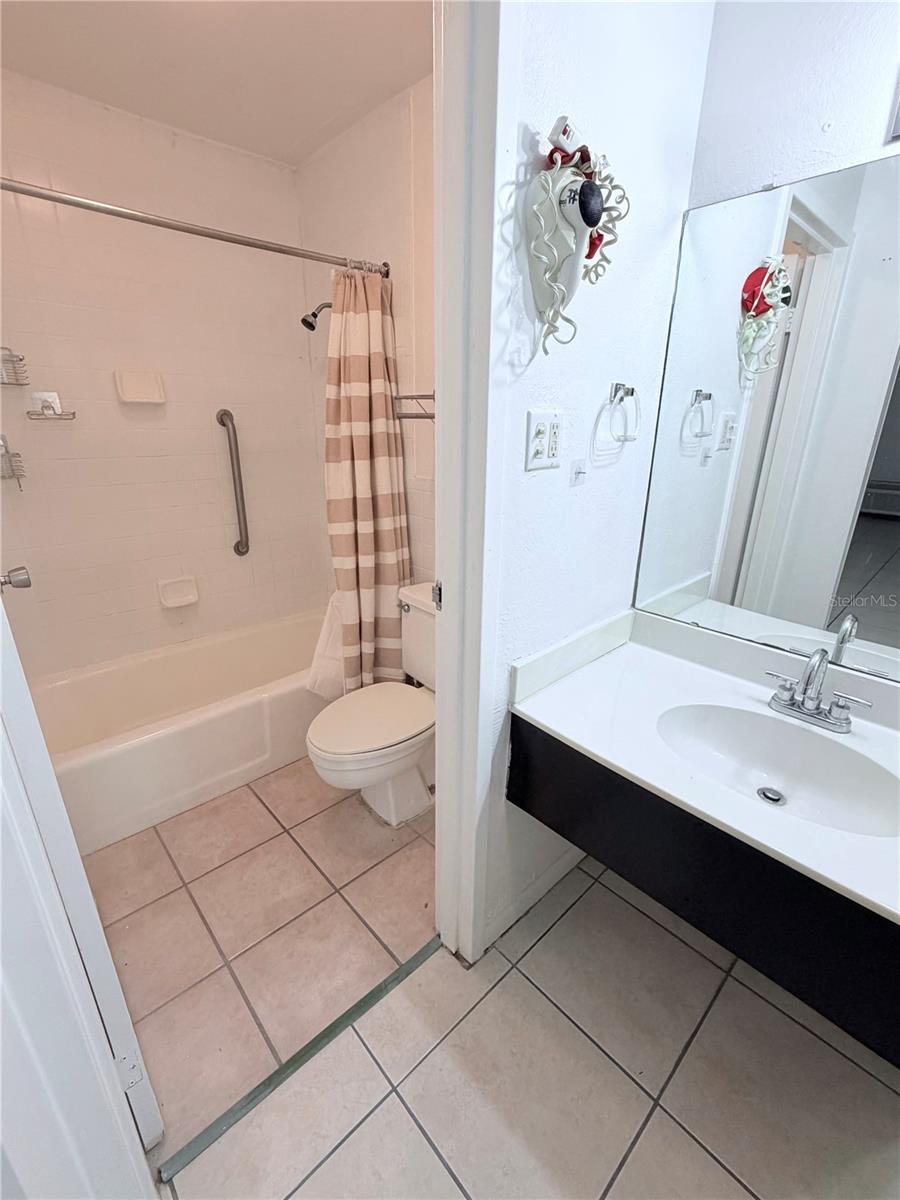 O6375431 Property Photo