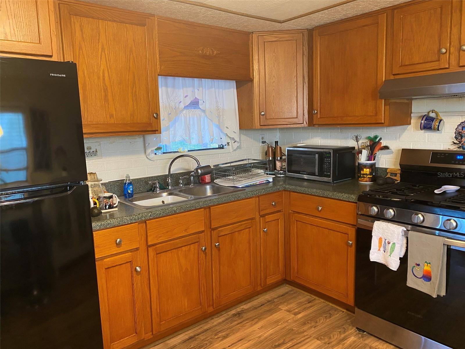 TB8466783 Property Photo