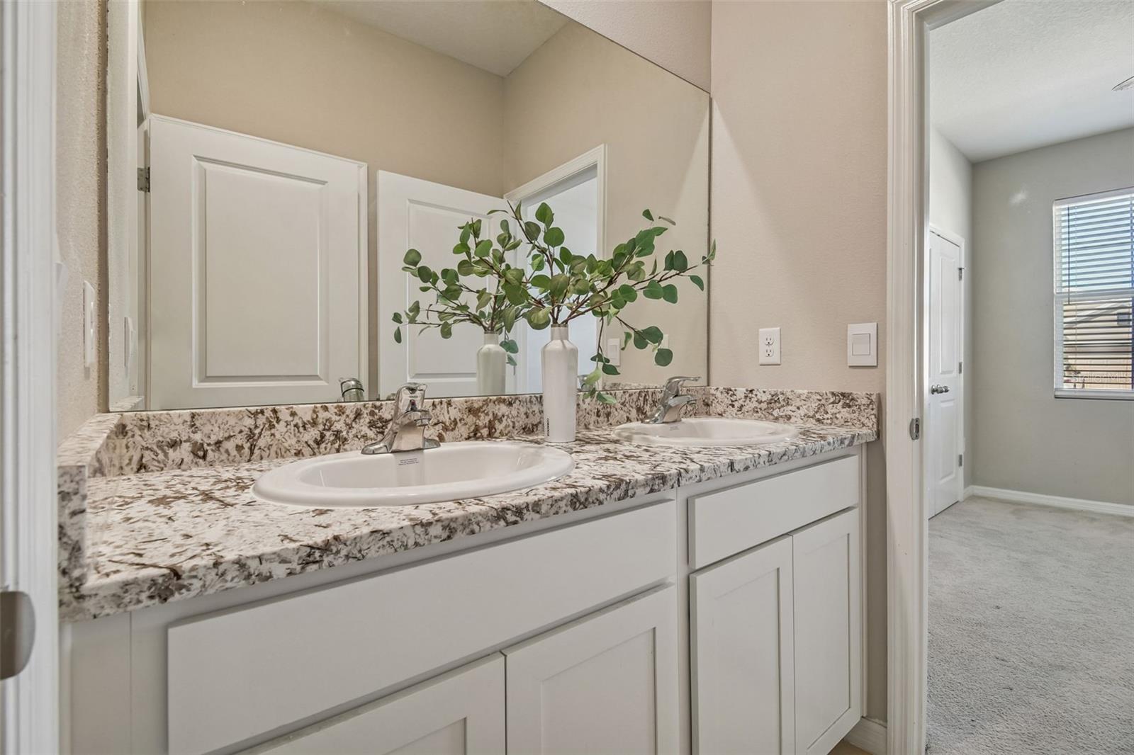 Jack n Jill Bathroom connecting Room 1 n Room 2