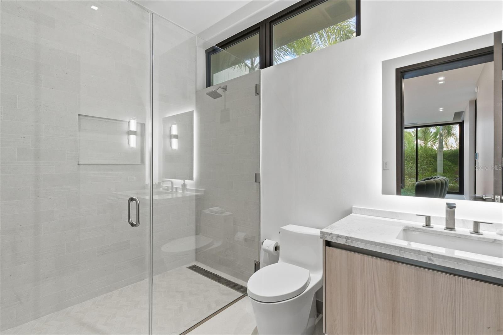 PR9118686 Property Photo