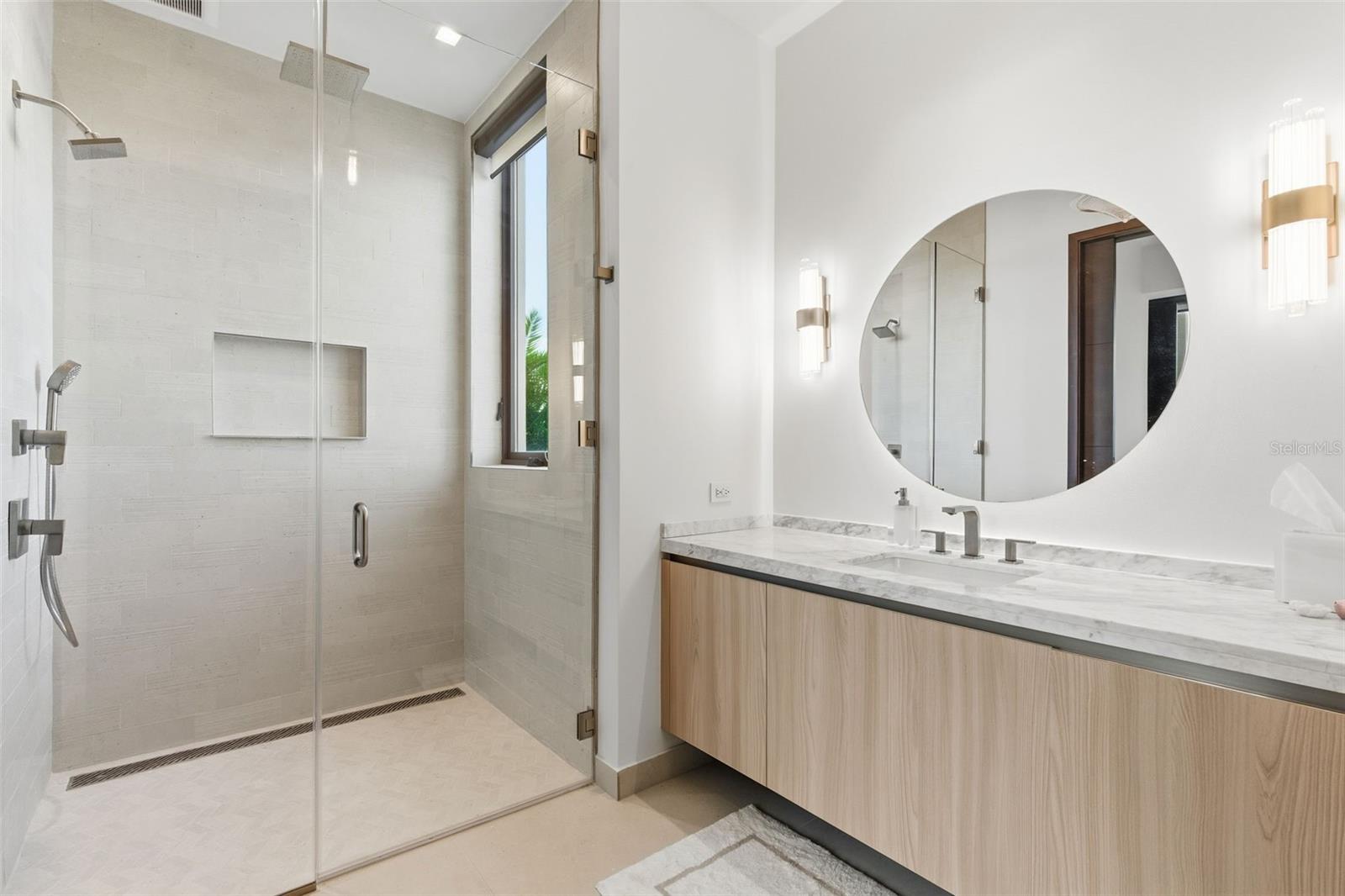 PR9118686 Property Photo